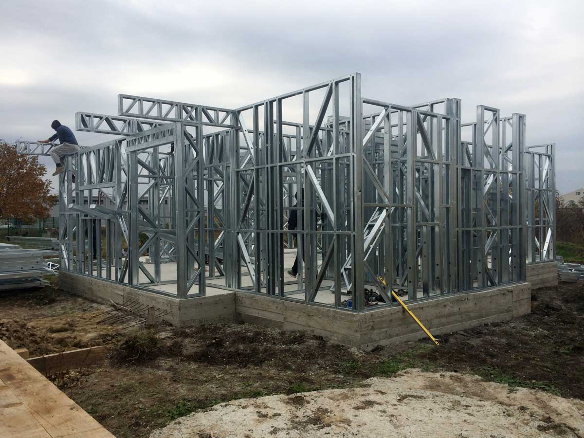 Montaža jeklene konstrukcije na projektu